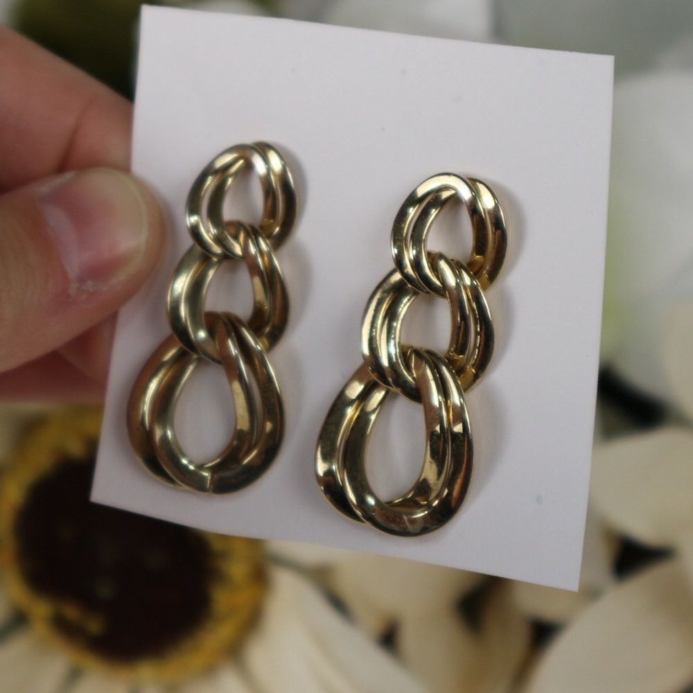 Retro-Chic Golden Chain-Link Dangling Stud Earrings